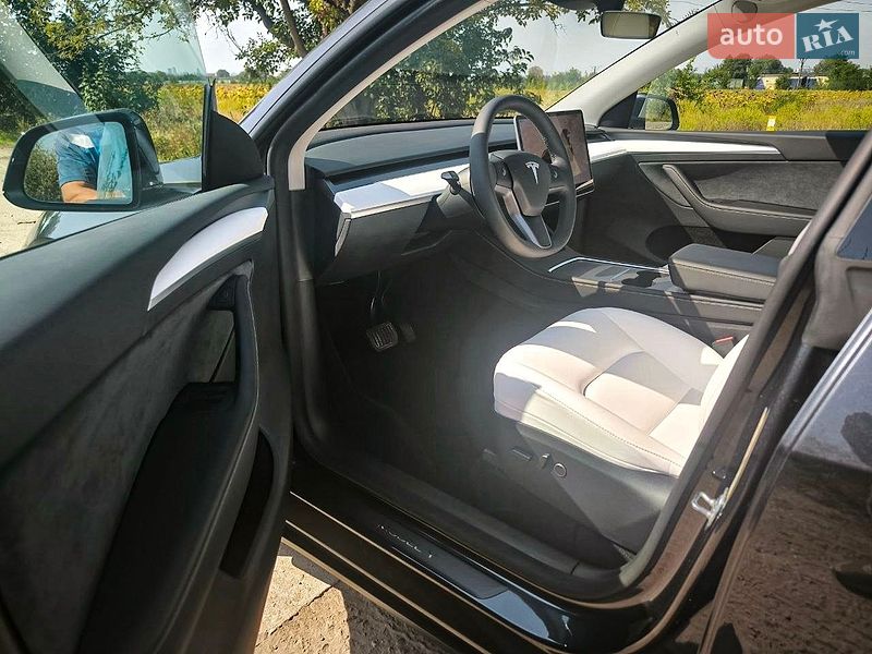 Внедорожник / Кроссовер Tesla Model Y 2024 в Днепре
