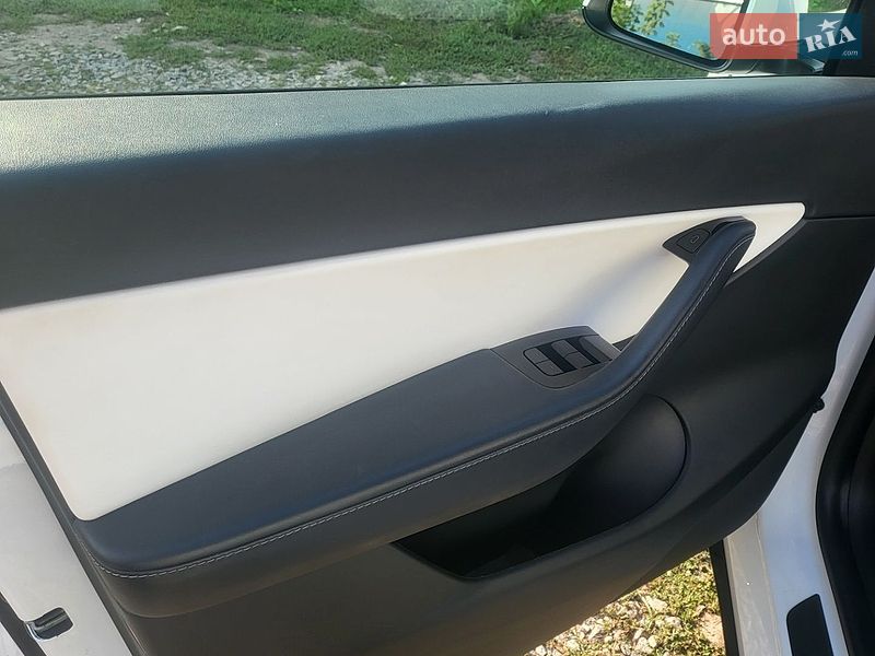 Позашляховик / Кросовер Tesla Model Y 2021 в Олександрії