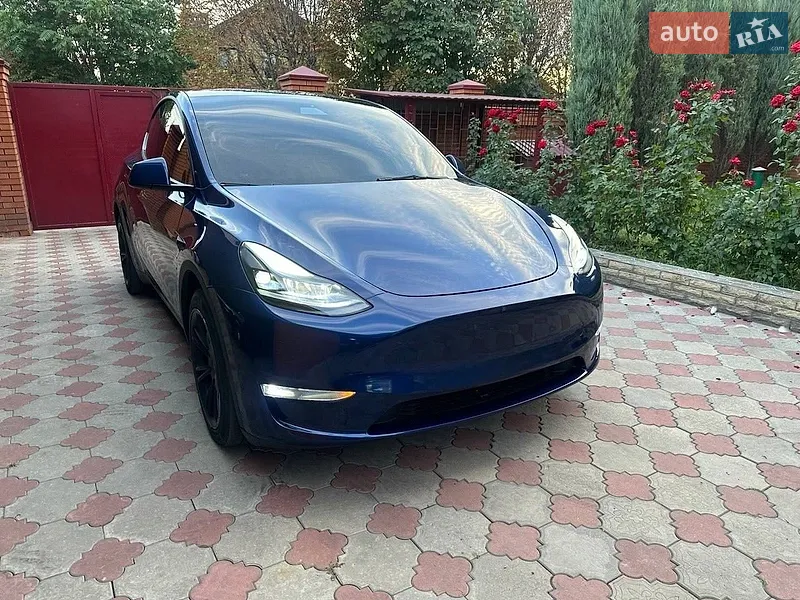 Tesla Model Y 2023