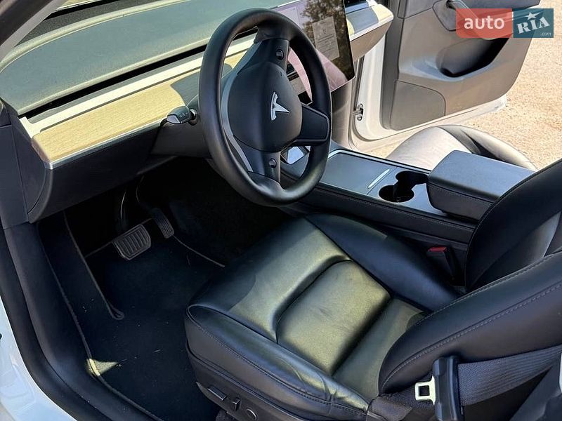 Позашляховик / Кросовер Tesla Model Y 2021 в Дніпрі