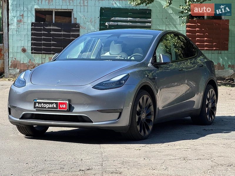 Tesla Model Y 2025