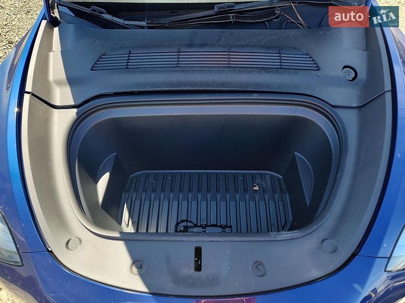 Позашляховик / Кросовер Tesla Model Y 2023 в Києві