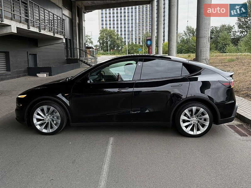Позашляховик / Кросовер Tesla Model Y 2025 в Києві фото 10 Позашляховик / Кросовер Tesla Model Y 2025 в Києві