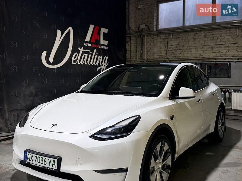 Tesla Model Y 2023
