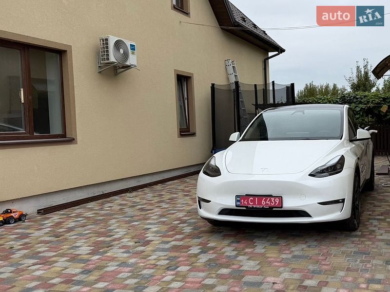 Внедорожник / Кроссовер Tesla Model Y 2025 в Львове