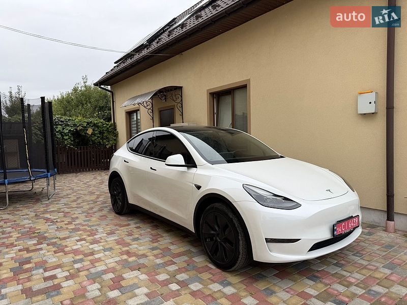 Внедорожник / Кроссовер Tesla Model Y 2025 в Львове