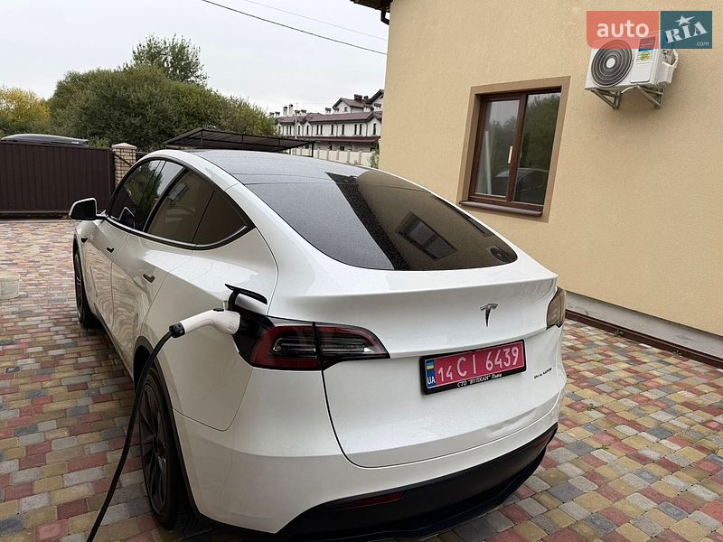 Внедорожник / Кроссовер Tesla Model Y 2025 в Львове
