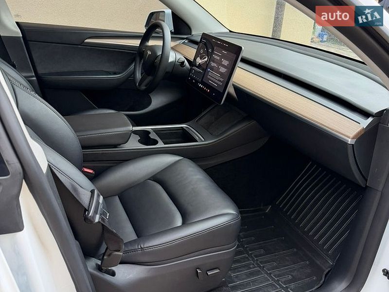 Внедорожник / Кроссовер Tesla Model Y 2025 в Львове