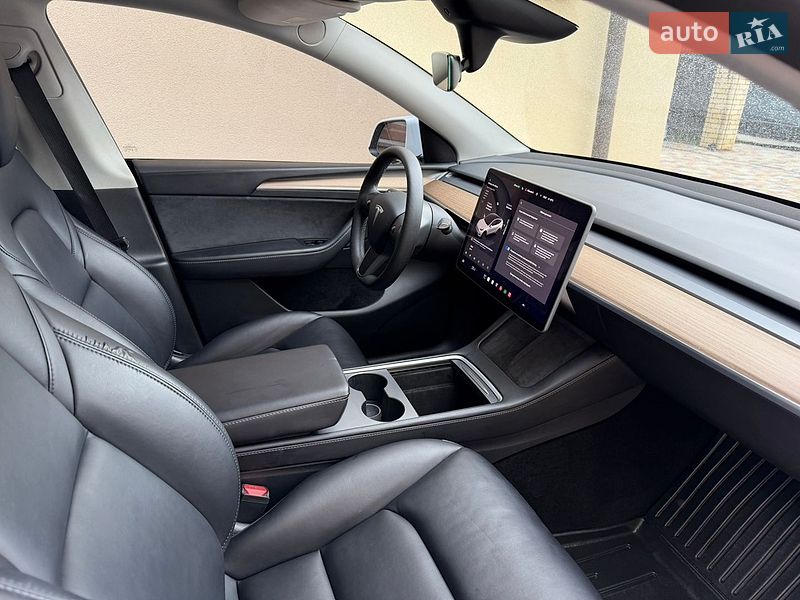 Внедорожник / Кроссовер Tesla Model Y 2025 в Львове