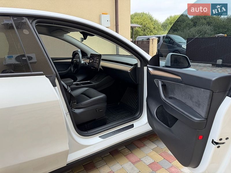 Внедорожник / Кроссовер Tesla Model Y 2025 в Львове