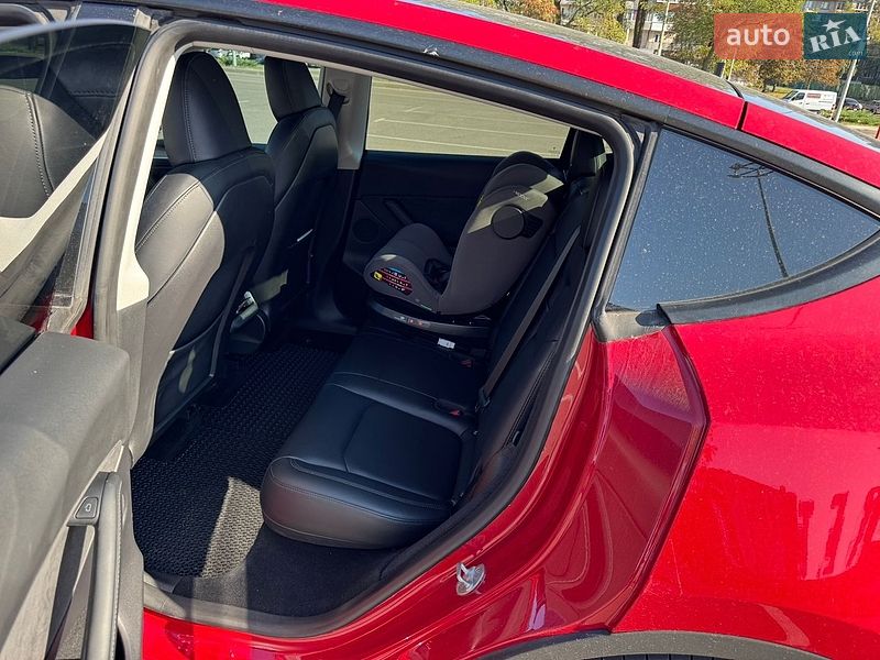 Внедорожник / Кроссовер Tesla Model Y 2023 в Киеве