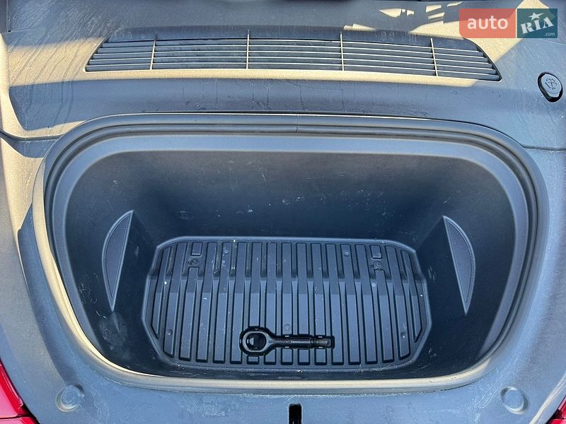 Внедорожник / Кроссовер Tesla Model Y 2023 в Киеве