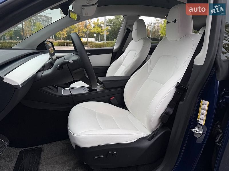 Внедорожник / Кроссовер Tesla Model Y 2024 в Киеве