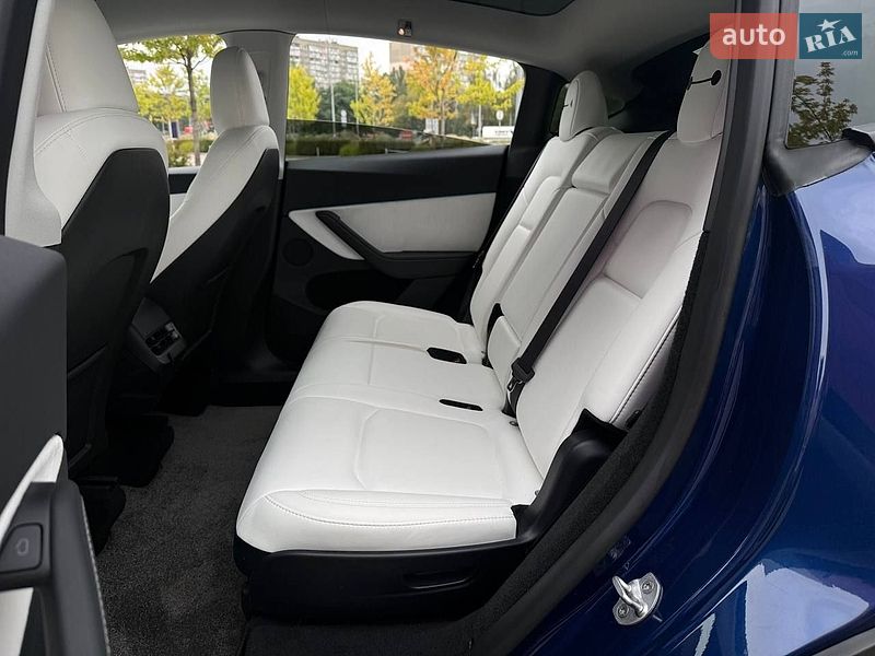 Внедорожник / Кроссовер Tesla Model Y 2024 в Киеве