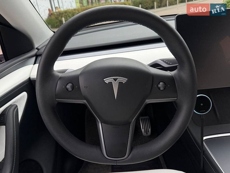 Внедорожник / Кроссовер Tesla Model Y 2024 в Киеве