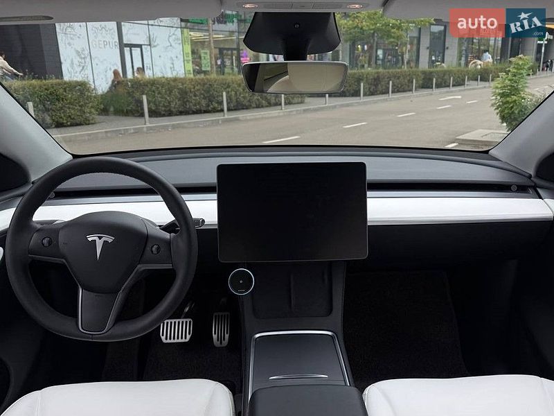 Внедорожник / Кроссовер Tesla Model Y 2024 в Киеве