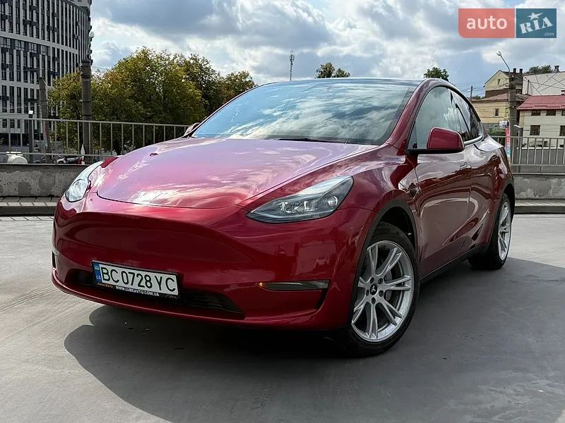 Tesla Model Y 2024