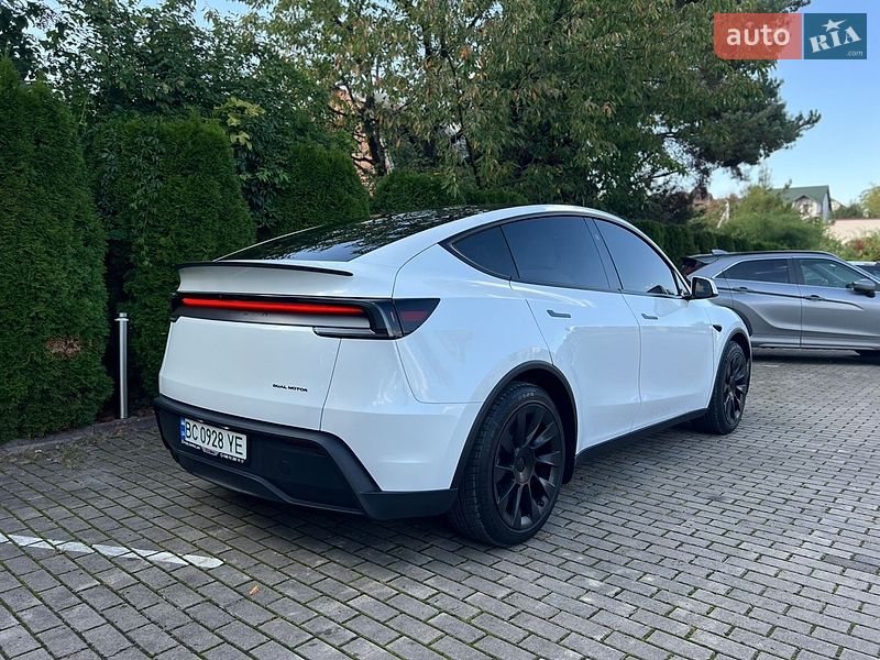 Внедорожник / Кроссовер Tesla Model Y 2025 в Львове фото 12 Внедорожник / Кроссовер Tesla Model Y 2025 в Львове