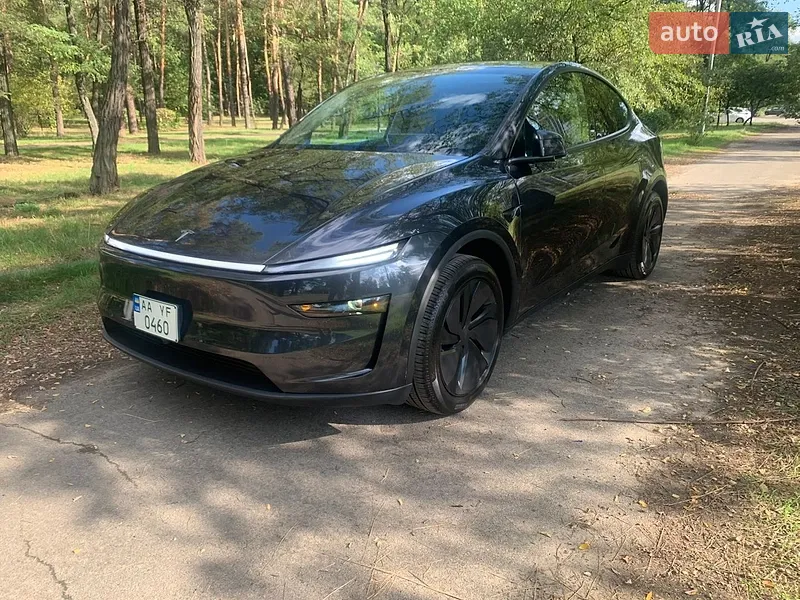 Tesla Model Y 2025