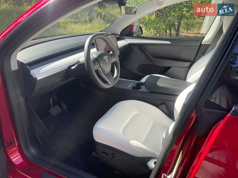 Позашляховик / Кросовер Tesla Model Y 2024 в Києві фото 13 Позашляховик / Кросовер Tesla Model Y 2024 в Києві