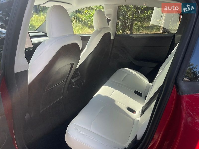 Позашляховик / Кросовер Tesla Model Y 2024 в Києві фото 15 Позашляховик / Кросовер Tesla Model Y 2024 в Києві