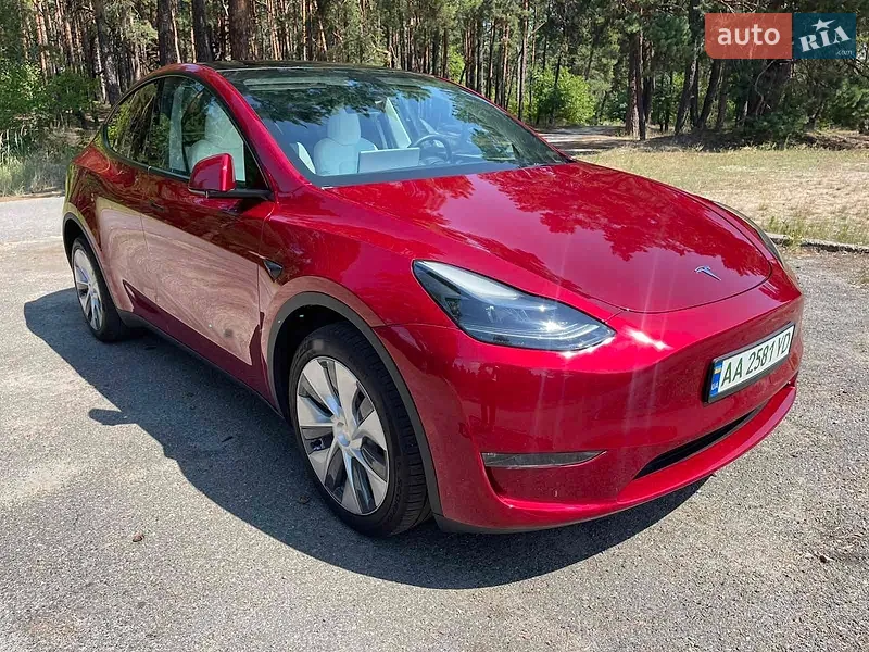 Tesla Model Y 2024