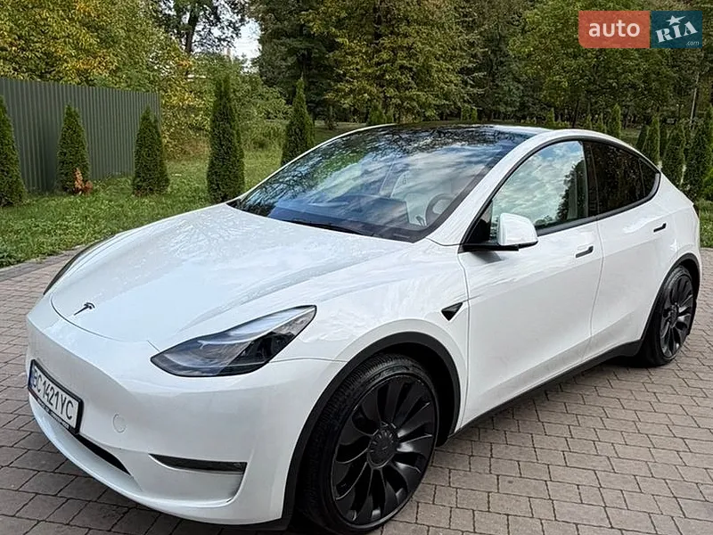Tesla Model Y 2024