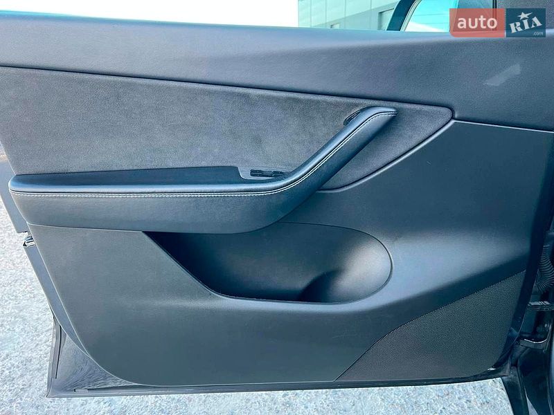 Внедорожник / Кроссовер Tesla Model Y 2021 в Львове