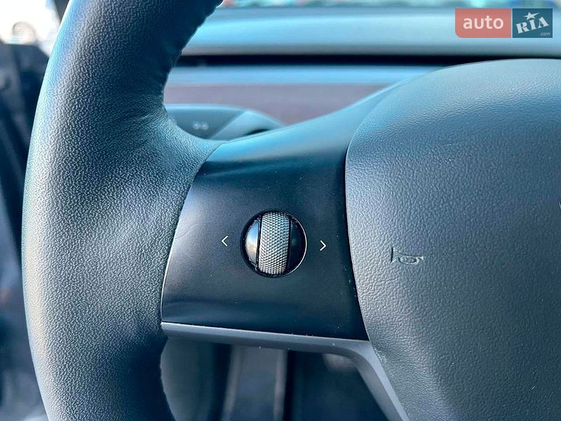 Внедорожник / Кроссовер Tesla Model Y 2021 в Львове