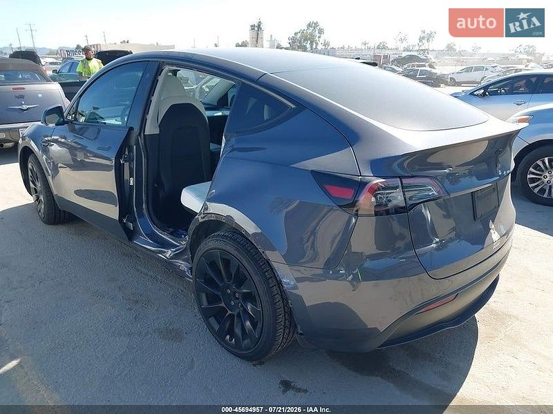 Позашляховик / Кросовер Tesla Model Y 2023 в Чернівцях