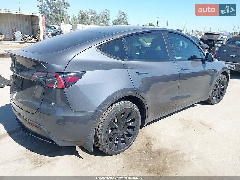 Позашляховик / Кросовер Tesla Model Y 2023 в Чернівцях