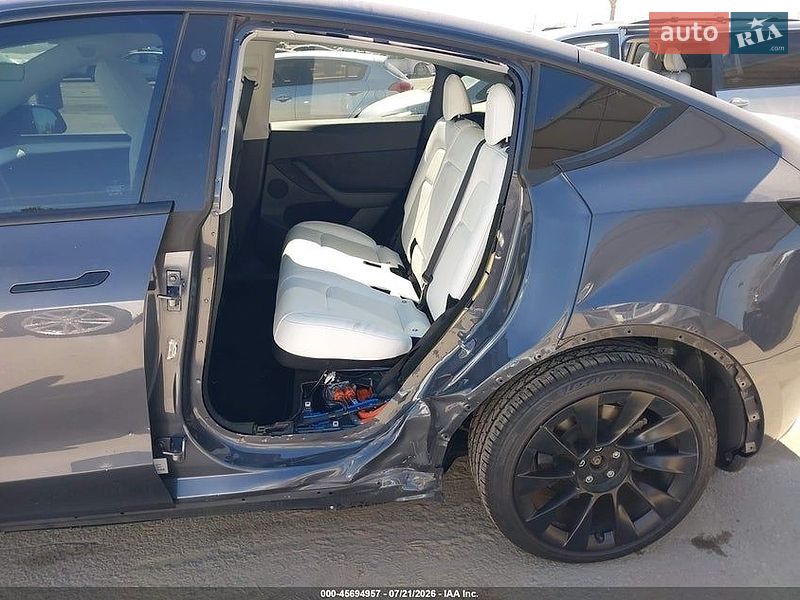 Внедорожник / Кроссовер Tesla Model Y 2023 в Черновцах