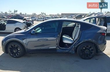 Позашляховик / Кросовер Tesla Model Y 2023 в Чернівцях