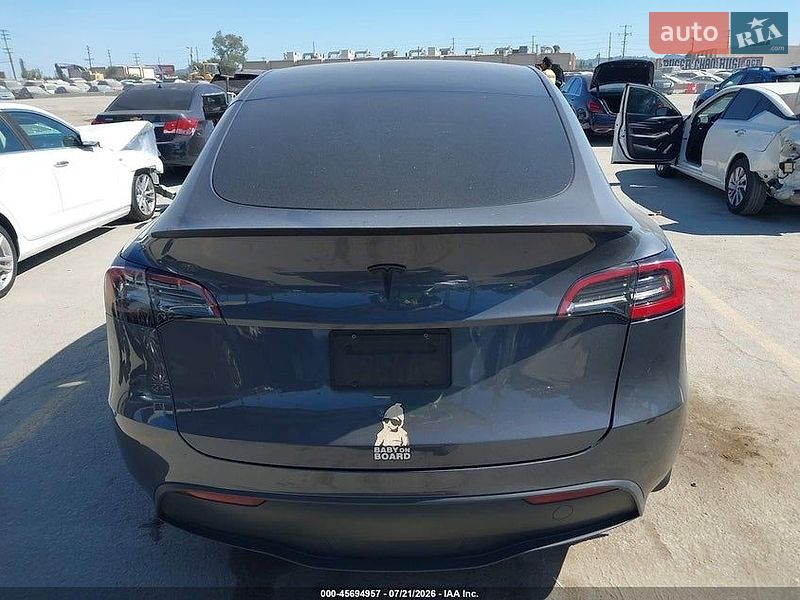 Позашляховик / Кросовер Tesla Model Y 2023 в Чернівцях