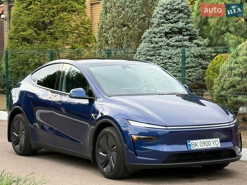 Tesla Model Y 2025