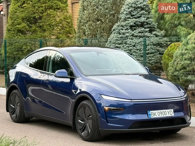 Tesla Model Y 2025