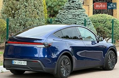 Внедорожник / Кроссовер Tesla Model Y 2025 в Ровно