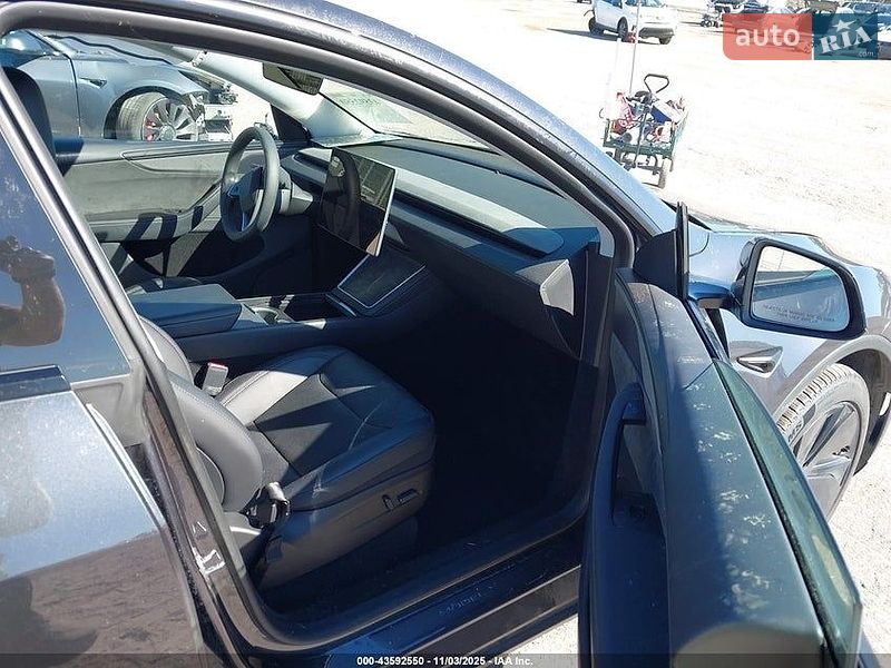 Позашляховик / Кросовер Tesla Model Y 2026 в Чернівцях фото 8 Позашляховик / Кросовер Tesla Model Y 2026 в Чернівцях