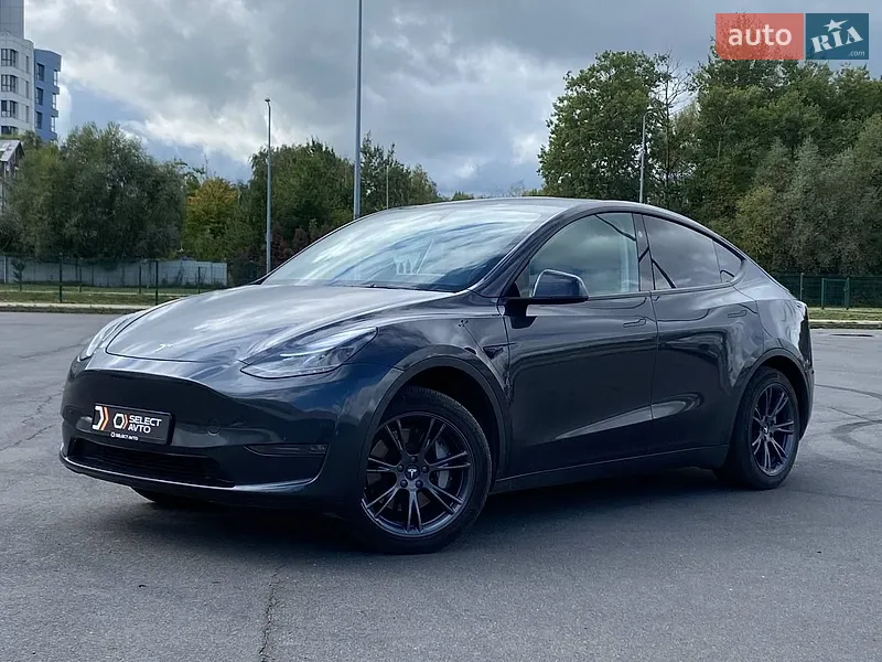 Tesla Model Y 2024