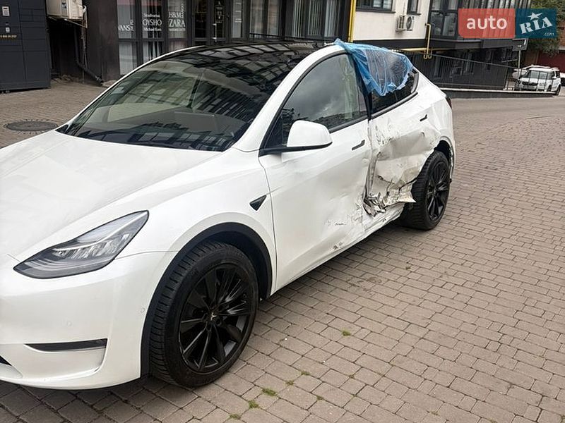 Tesla Model Y 2021