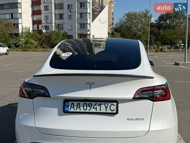 Позашляховик / Кросовер Tesla Model Y 2021 в Києві фото 2 Позашляховик / Кросовер Tesla Model Y 2021 в Києві