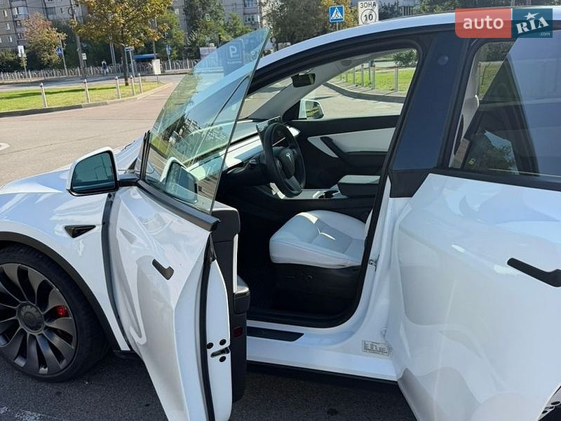 Позашляховик / Кросовер Tesla Model Y 2021 в Києві фото 6 Позашляховик / Кросовер Tesla Model Y 2021 в Києві