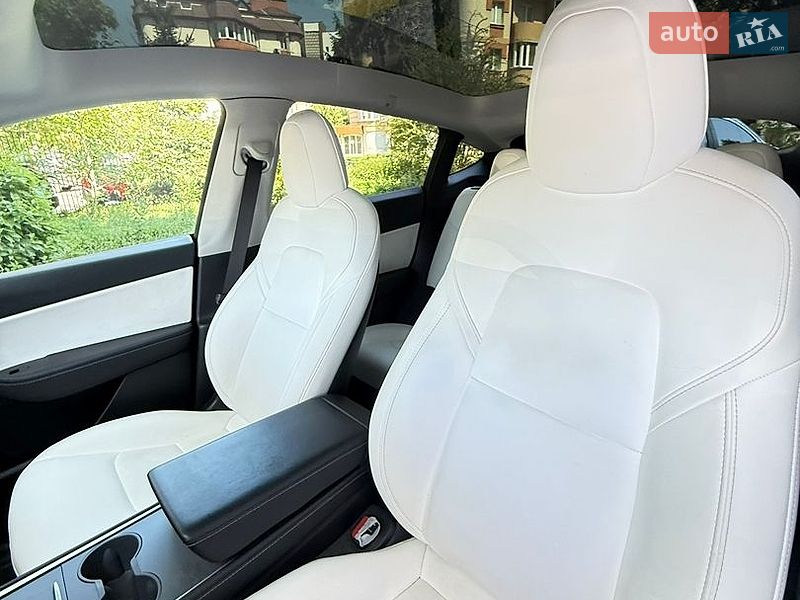 Внедорожник / Кроссовер Tesla Model Y 2021 в Ровно