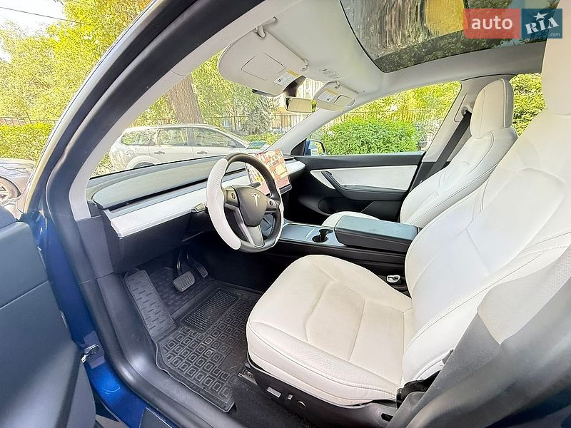 Внедорожник / Кроссовер Tesla Model Y 2021 в Ровно