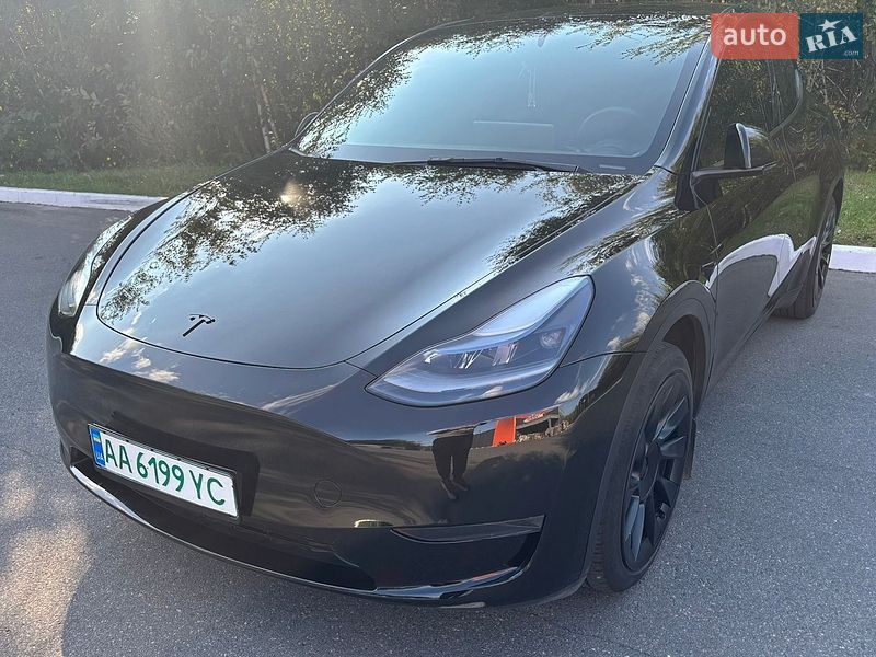 Tesla Model Y 2024