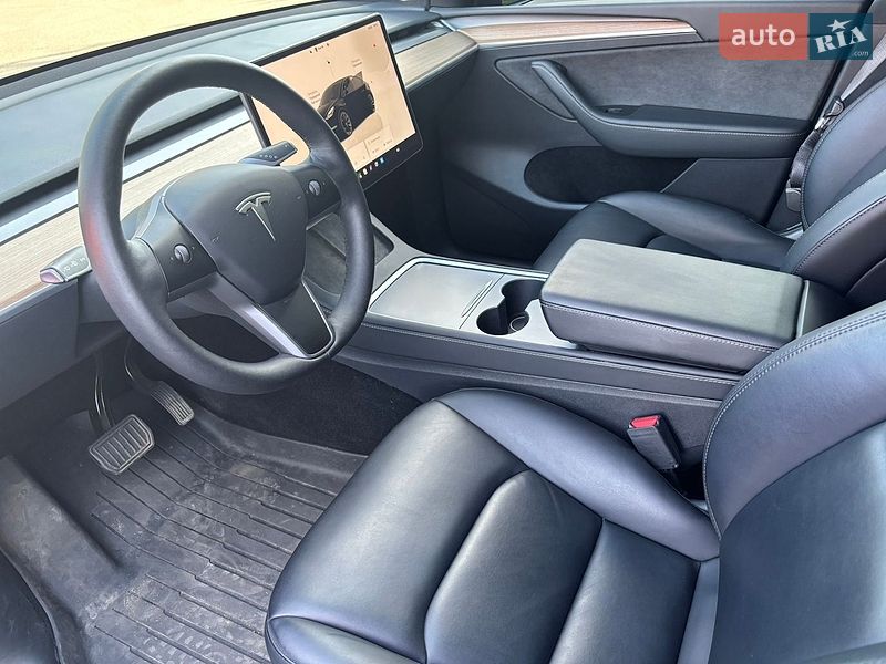 Внедорожник / Кроссовер Tesla Model Y 2024 в Киеве