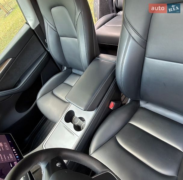 Внедорожник / Кроссовер Tesla Model Y 2023 в Киеве