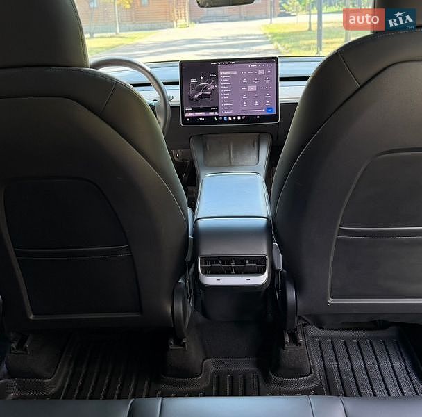 Внедорожник / Кроссовер Tesla Model Y 2023 в Киеве