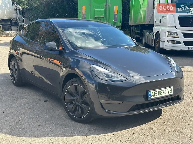 Tesla Model Y 2024