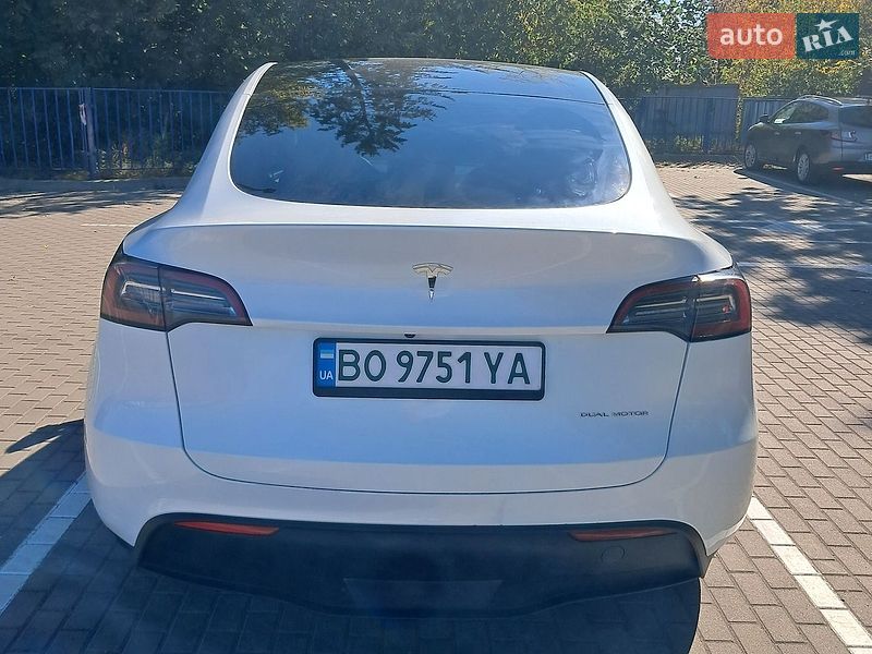 Внедорожник / Кроссовер Tesla Model Y 2023 в Тернополе